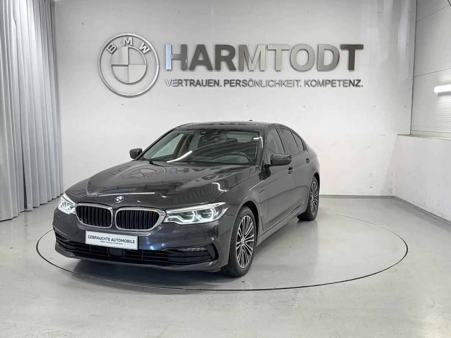 BMW 530 e Grau - 2