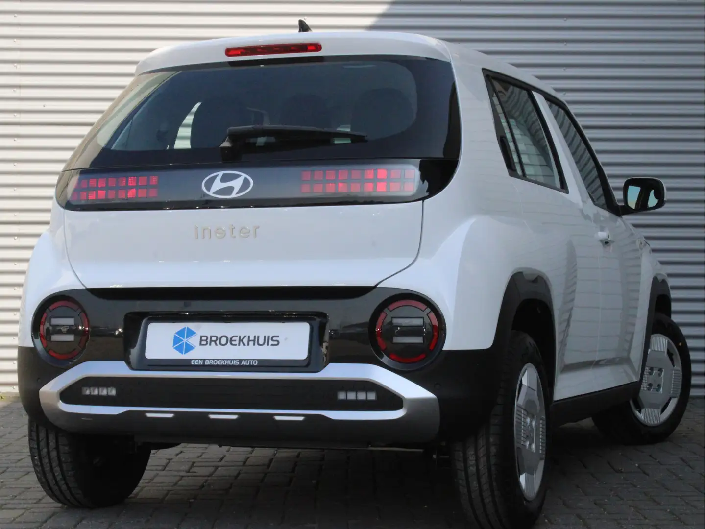 Hyundai Inster E-Motion 42 kWh incl. €2.500,- Voorraad Voordeel! Wit - 2