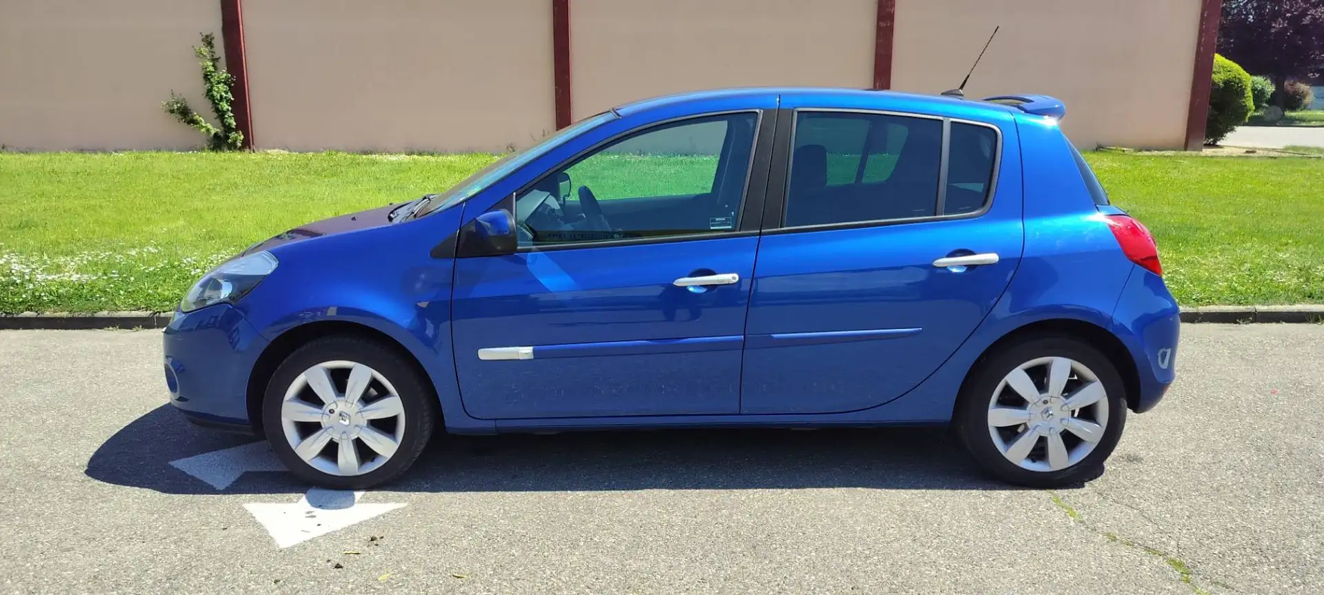 Renault Clio Clio III 1.6 16V 110 Exception TomTom A Bleu - 1