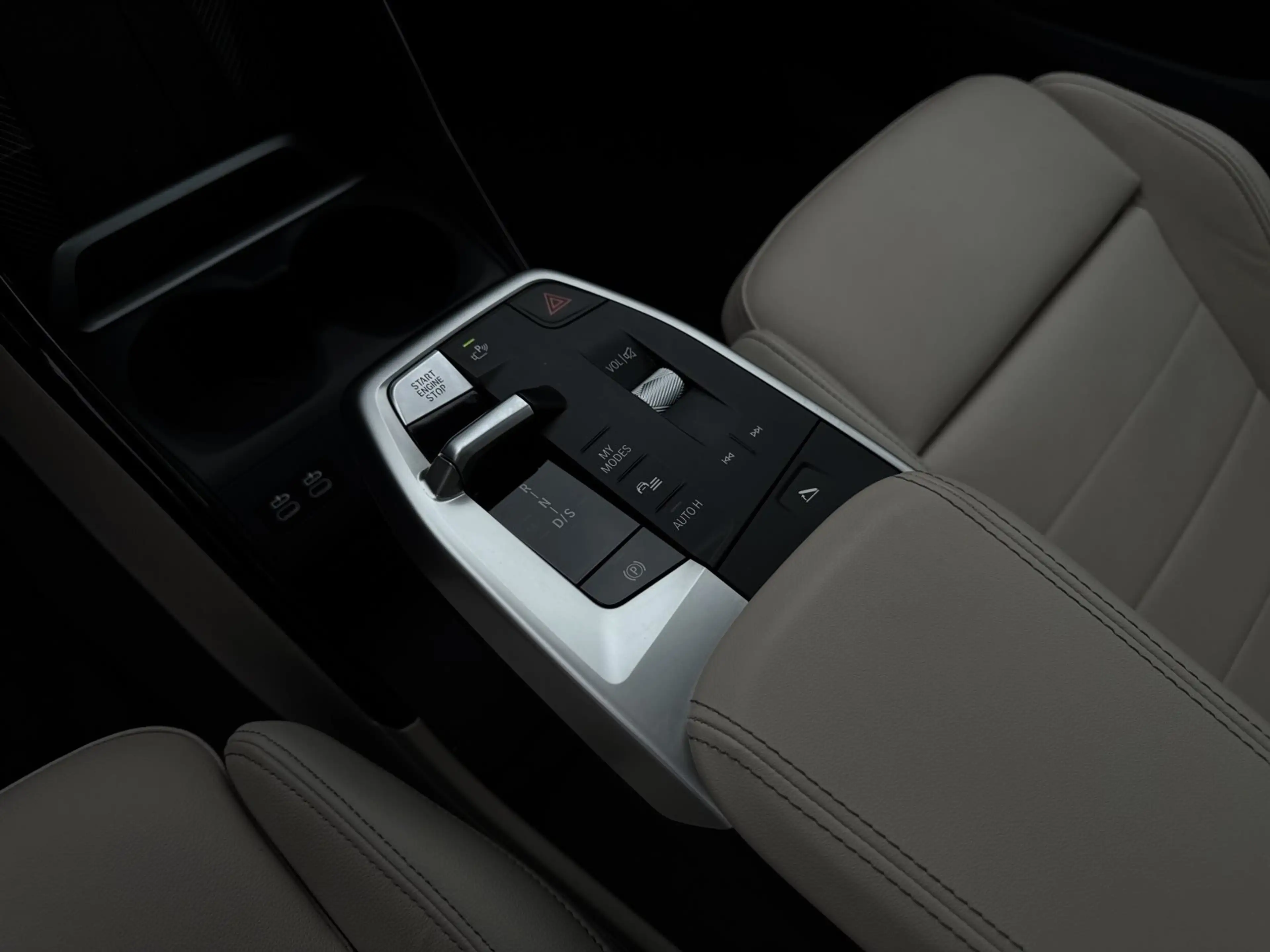 BMW 223 i Active Tourer xDrive AHK 360° HEAD-UP PANO RFK H — photo 13