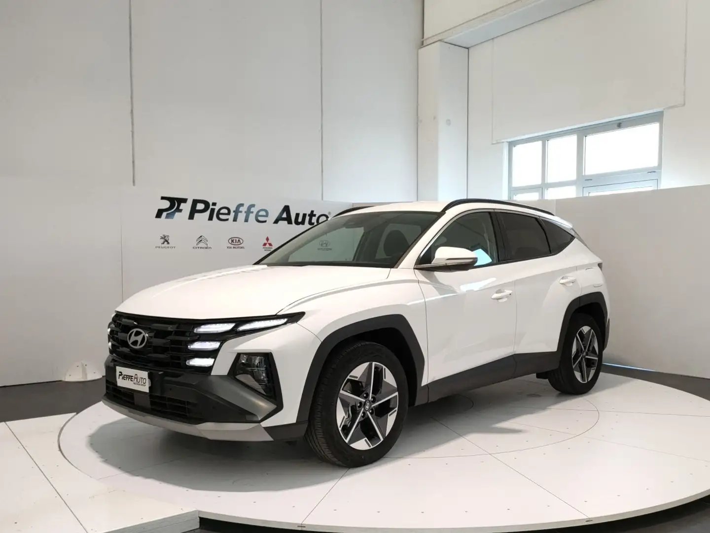 Hyundai TUCSON PE 1.6CRDI DCT 136 48V BUSINESS Bianco - 1