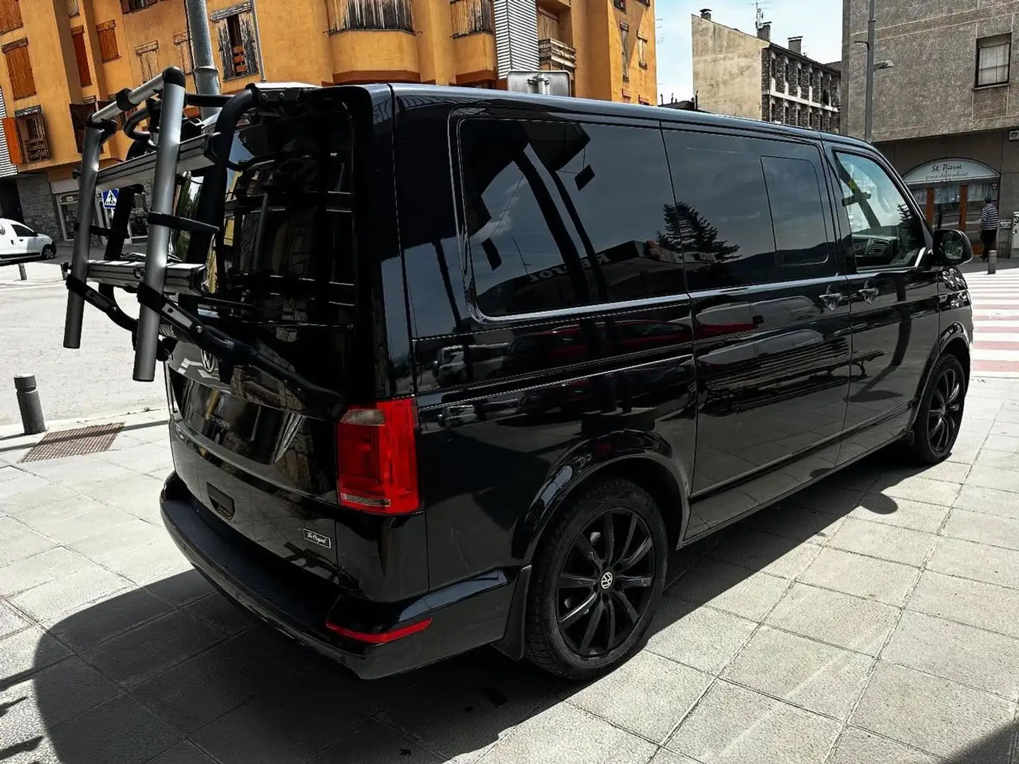 Volkswagen Multivan 2.0TDI BMT Trendline 84kW Zwart - 2