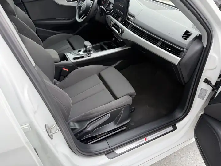 Audi A4 2020, foto 7