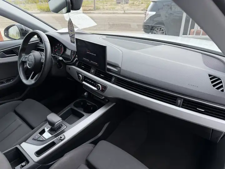 Audi A4 2020, foto 9