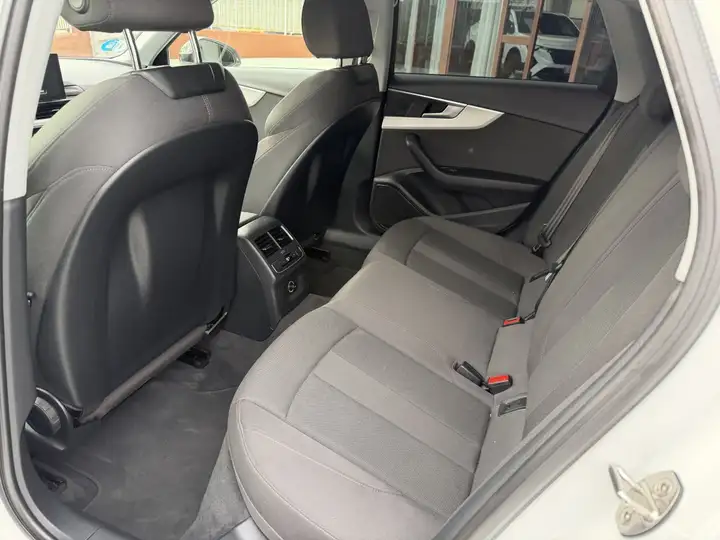 Audi A4 2020, foto 11