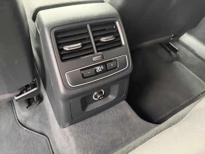Audi A4 2020, foto 14