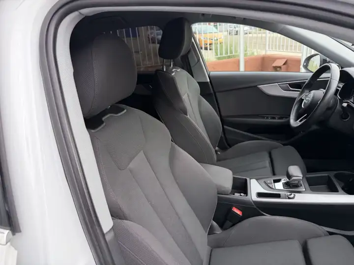 Audi A4 2020, foto 6