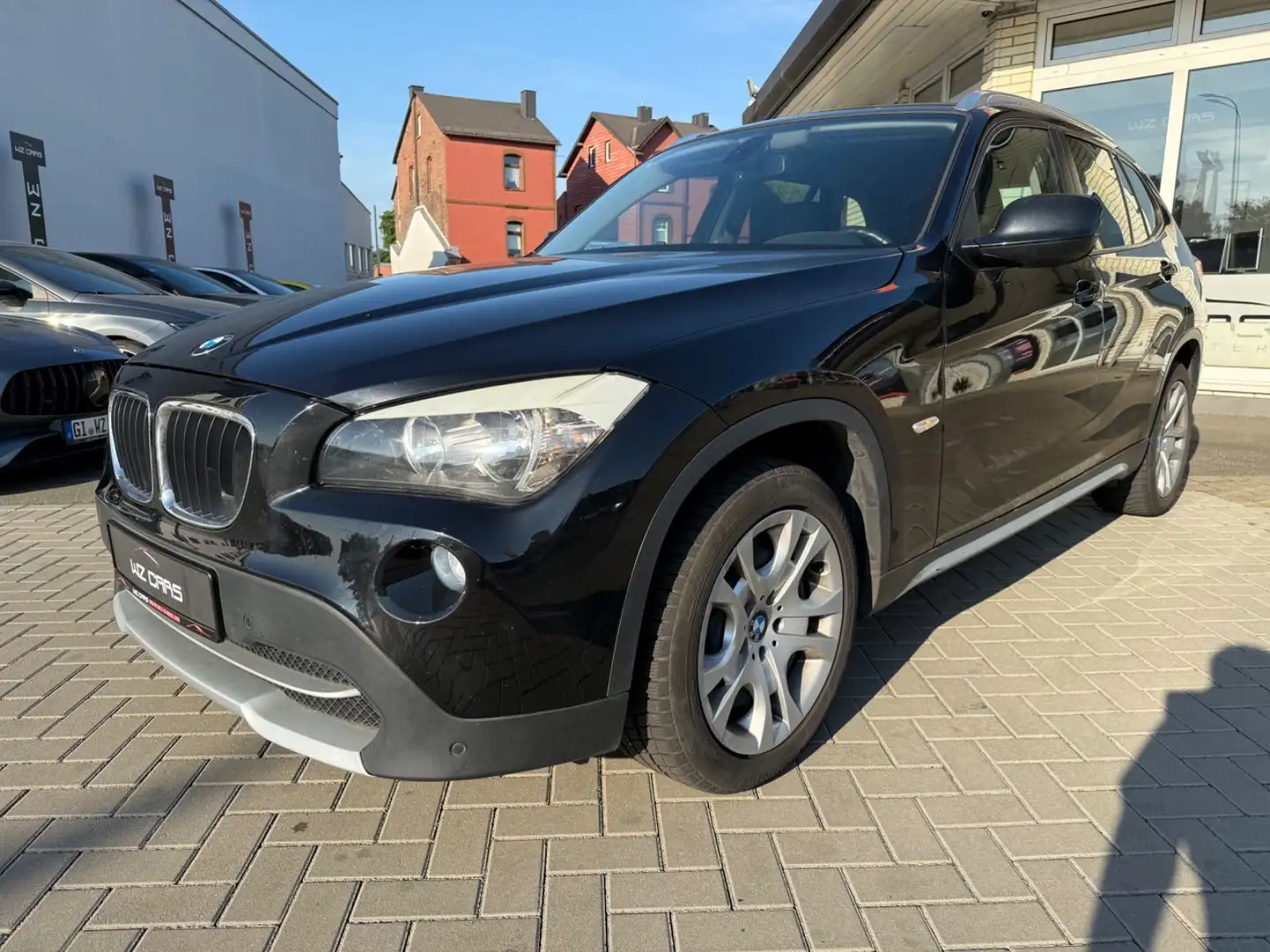 BMW X1 Baureihe X1 sDrive 20d NAVI PDC KEYLESS Schwarz - 1