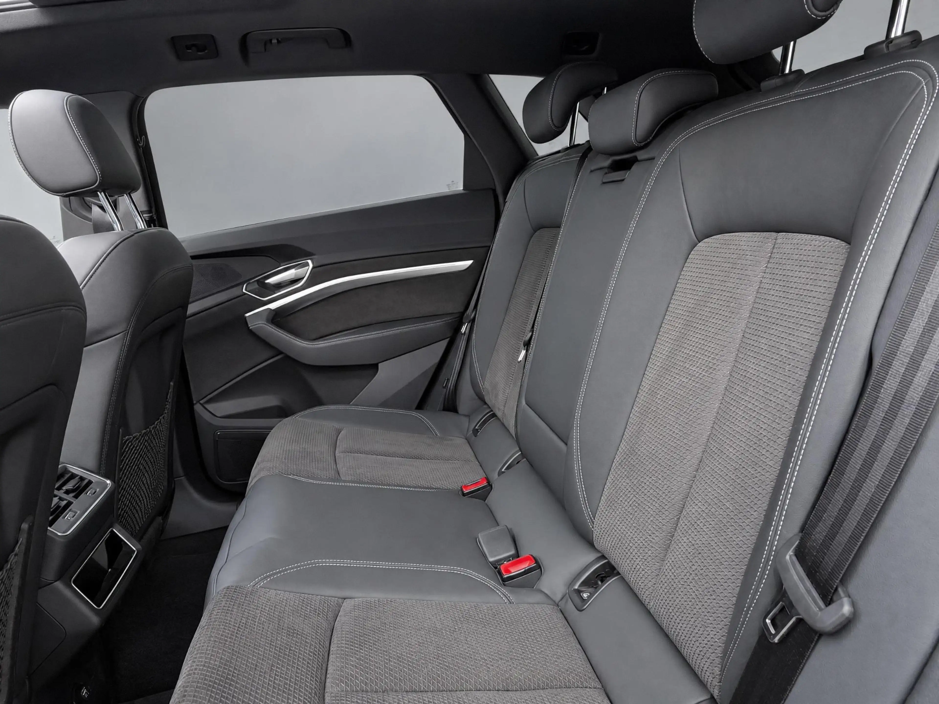 Audi e-tron 55 408pk Quattro S edition 95 kWh · SOH 97% · Pano — photo 15
