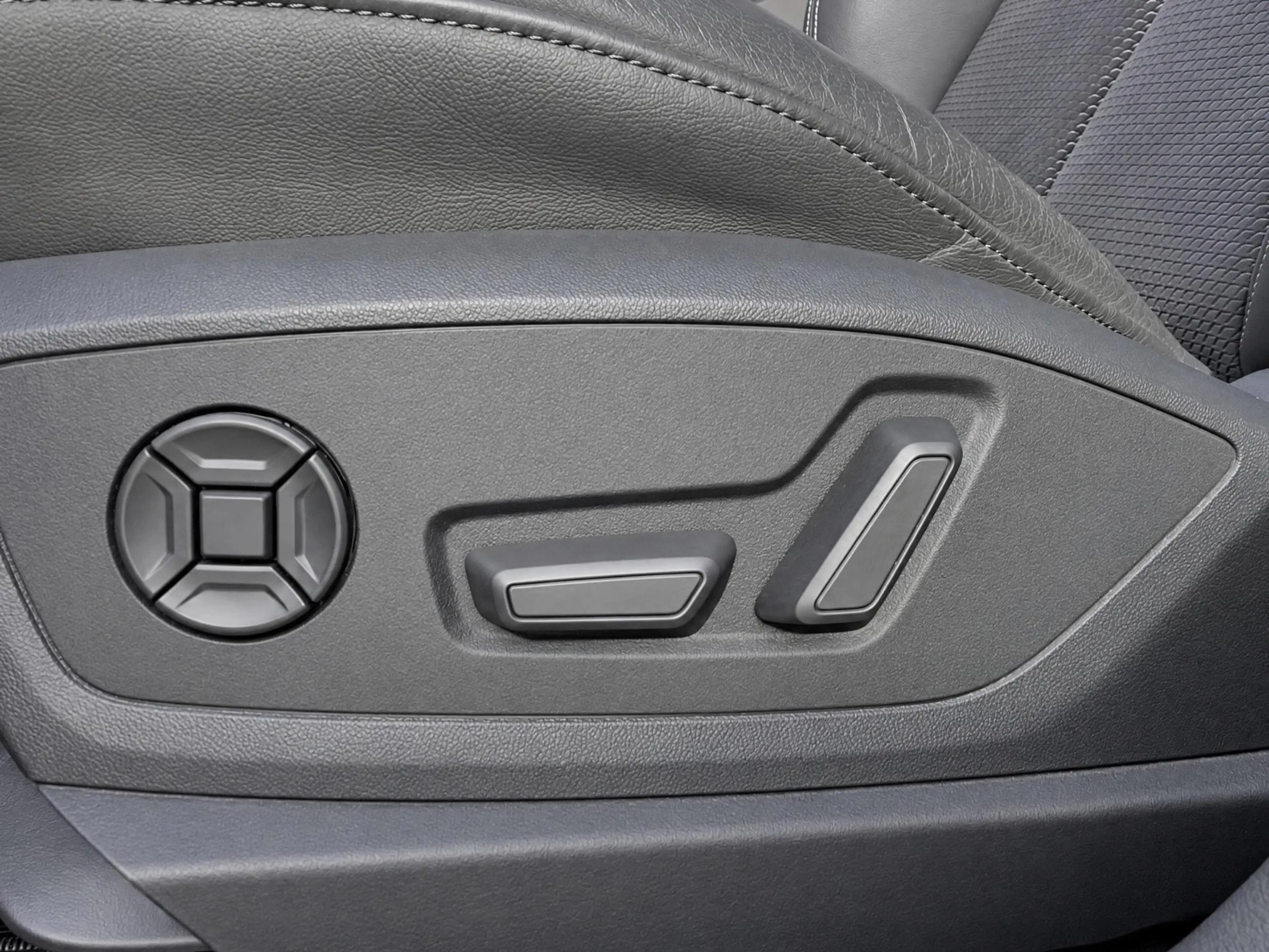 Audi e-tron 55 408pk Quattro S edition 95 kWh · SOH 97% · Pano — photo 13