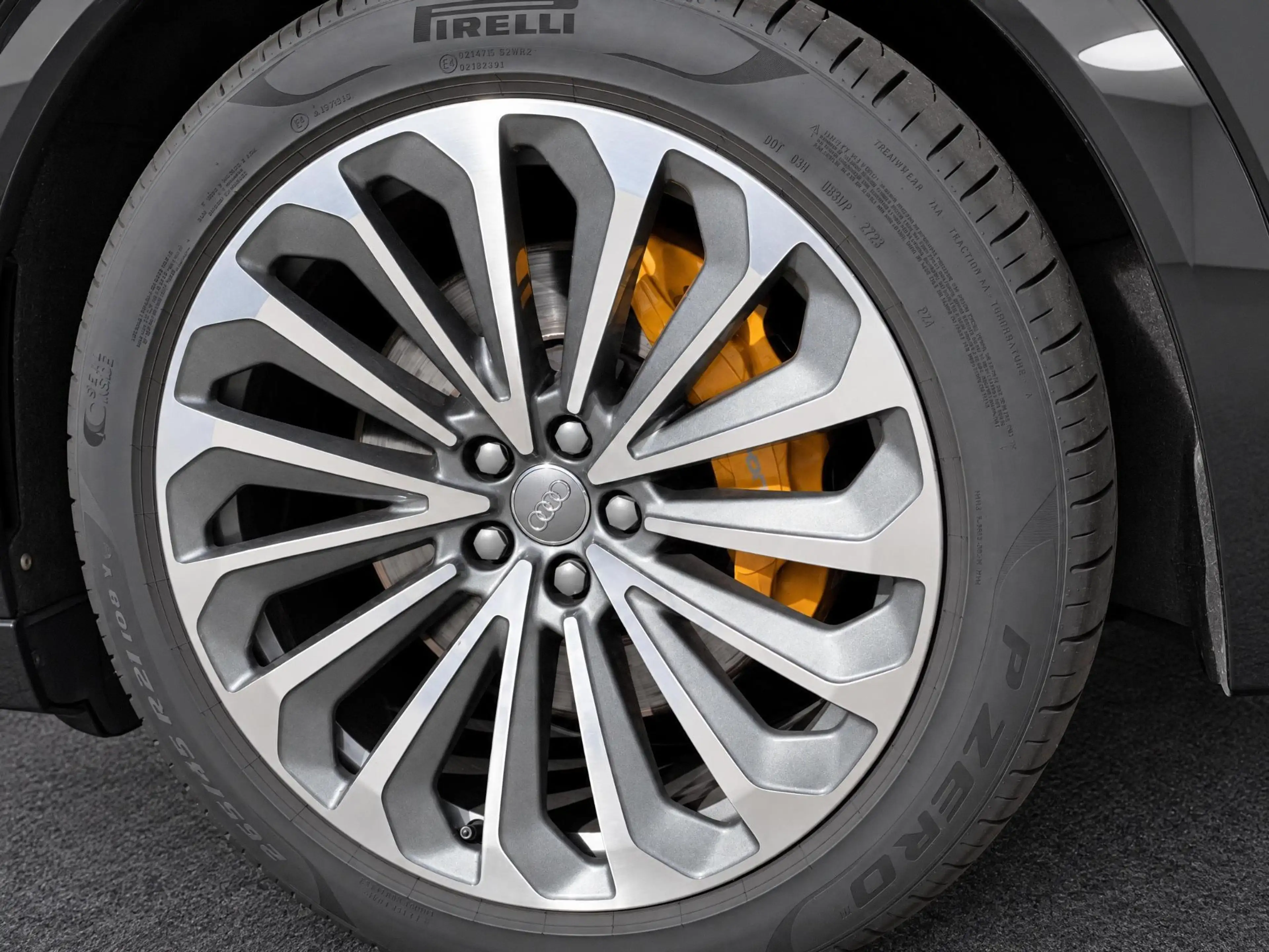 Audi e-tron 55 408pk Quattro S edition 95 kWh · SOH 97% · Pano — photo 12