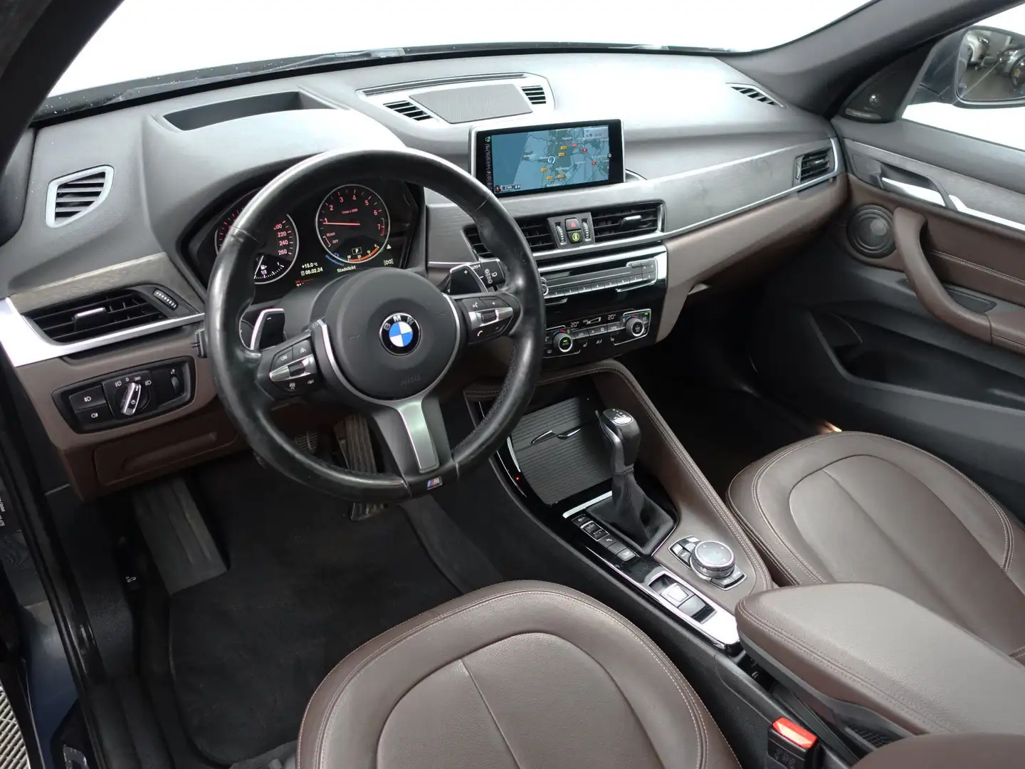 BMW X1 xDrive25i 232pk M Sport Aut- Panoramadak, Head Up, Gris - 2