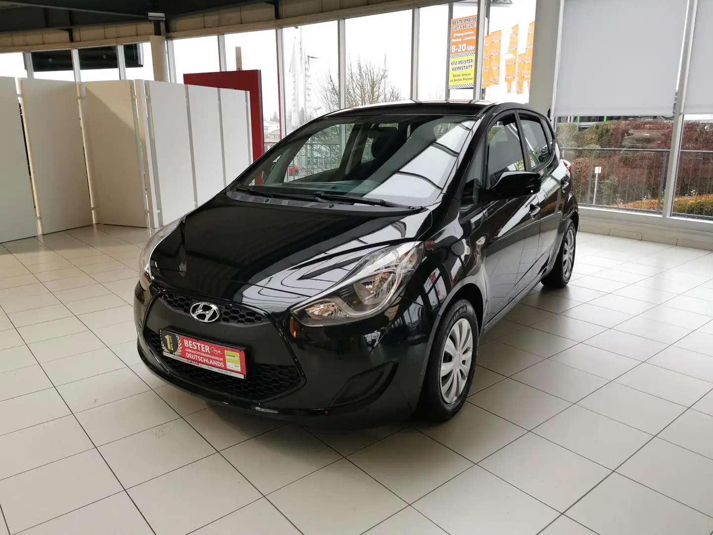 Hyundai iX20 blue Classic 1.6 CRDi KAT 1582 ccm Schwarz - 2