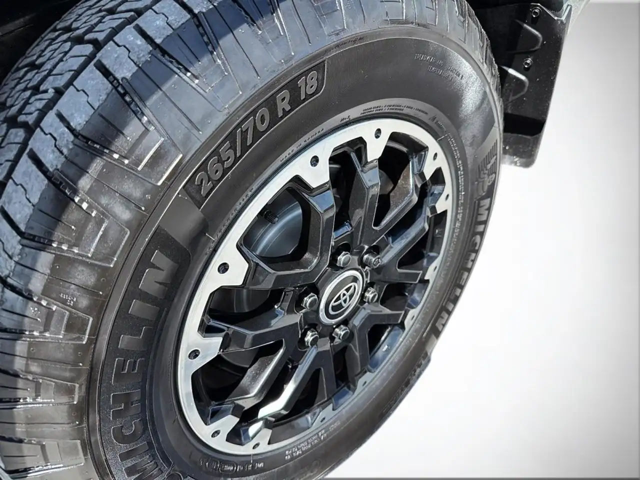 Toyota Tundra снимка Toyota Tundra