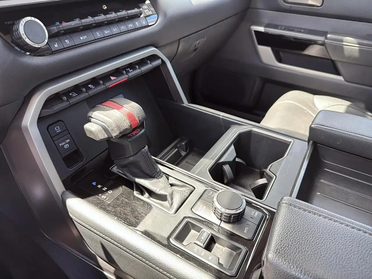 Toyota Tundra снимка Toyota Tundra