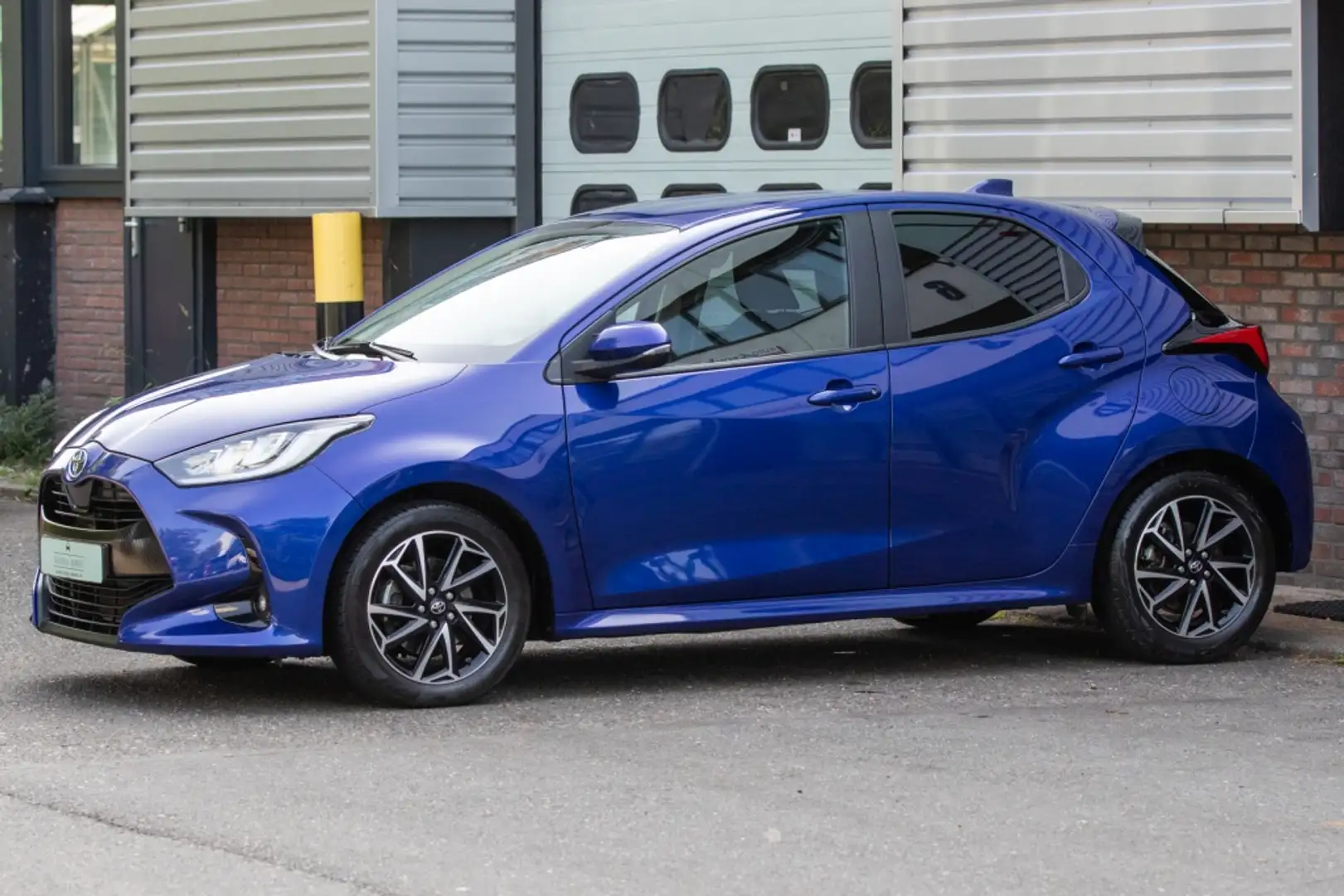 Toyota Yaris 1.5 Hyb. Active Azul - 2