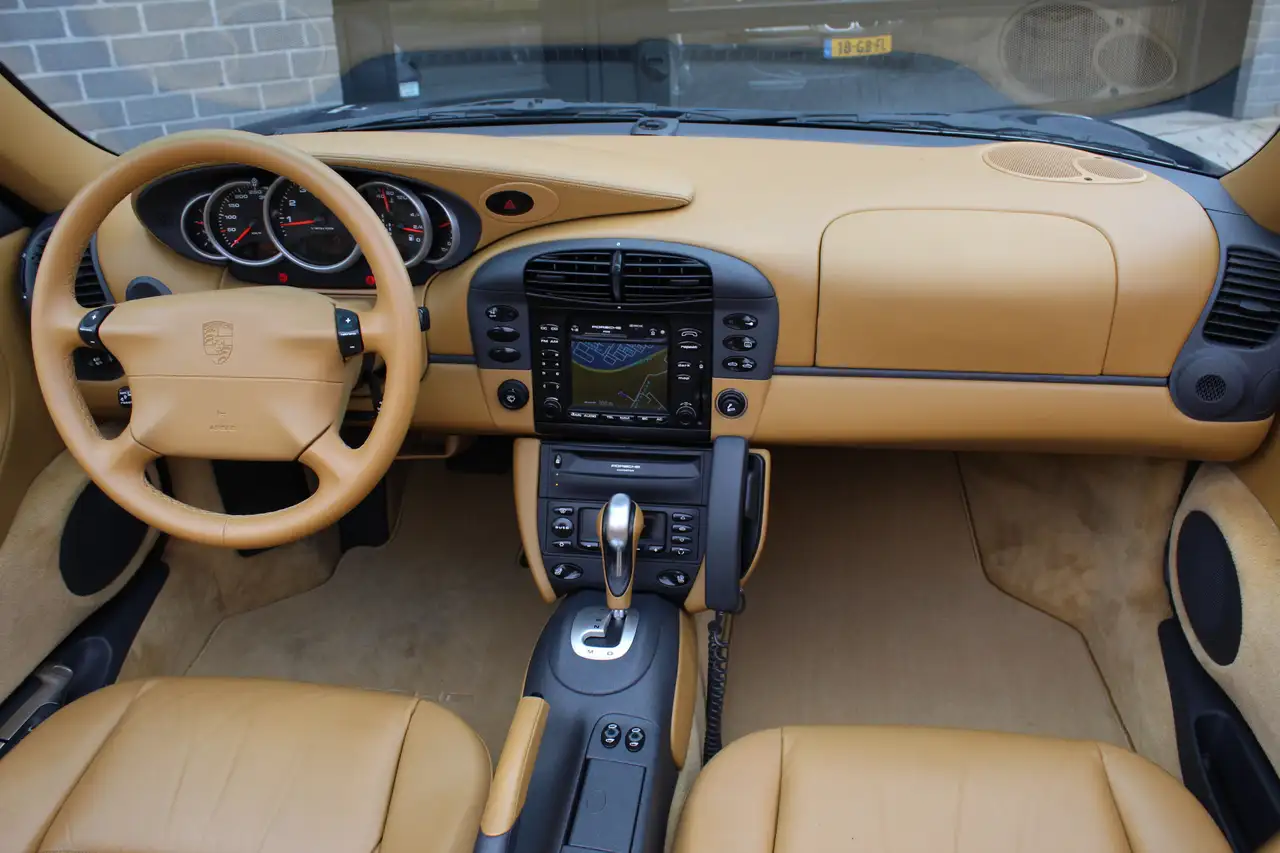 Porsche 996 Cabrio 3.4 Carrera / Automaat / Xenon / Hardtop, foto 2