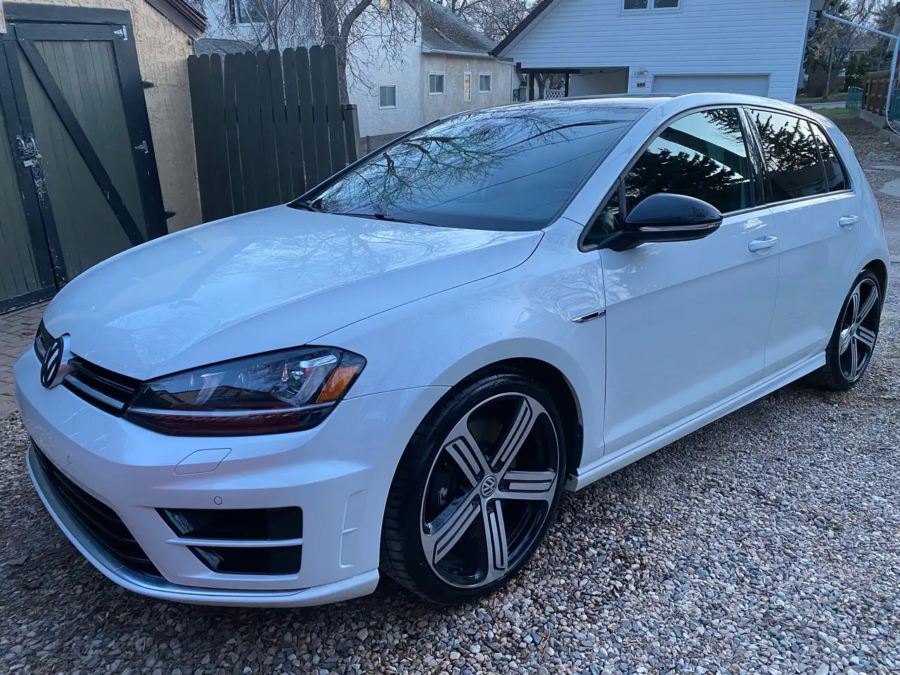 Volkswagen Golf R снимка Volkswagen Golf R