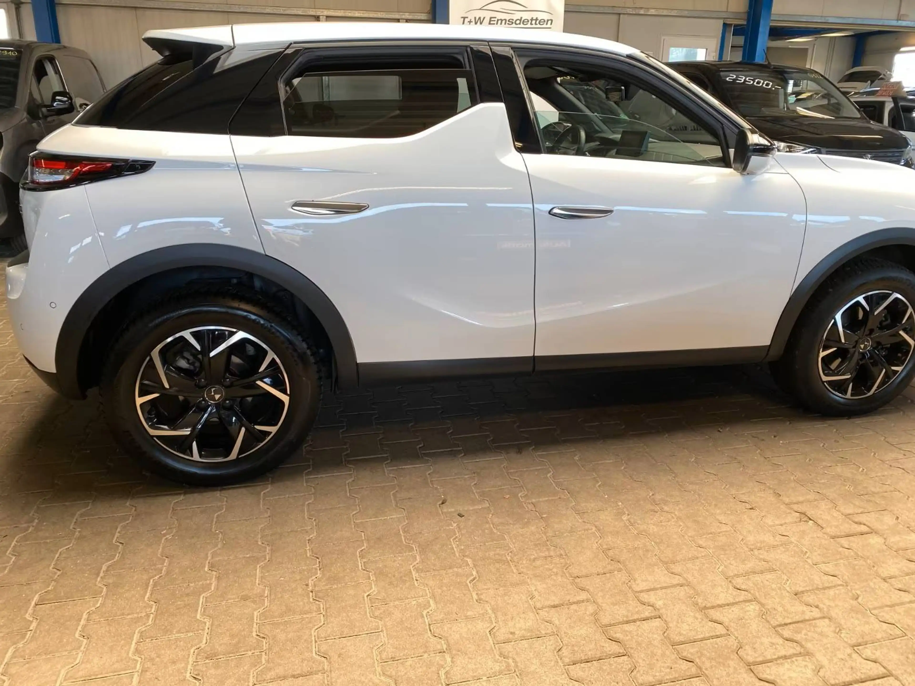 DS Automobiles DS 3 So Chic — photo 11