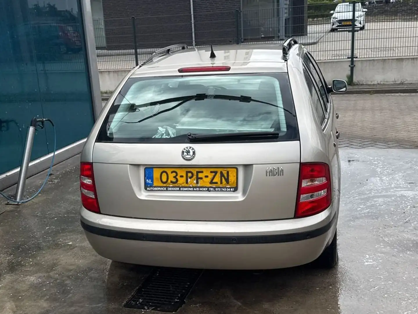 Skoda Fabia Fabia 1.4-16V Choice Negro - 2