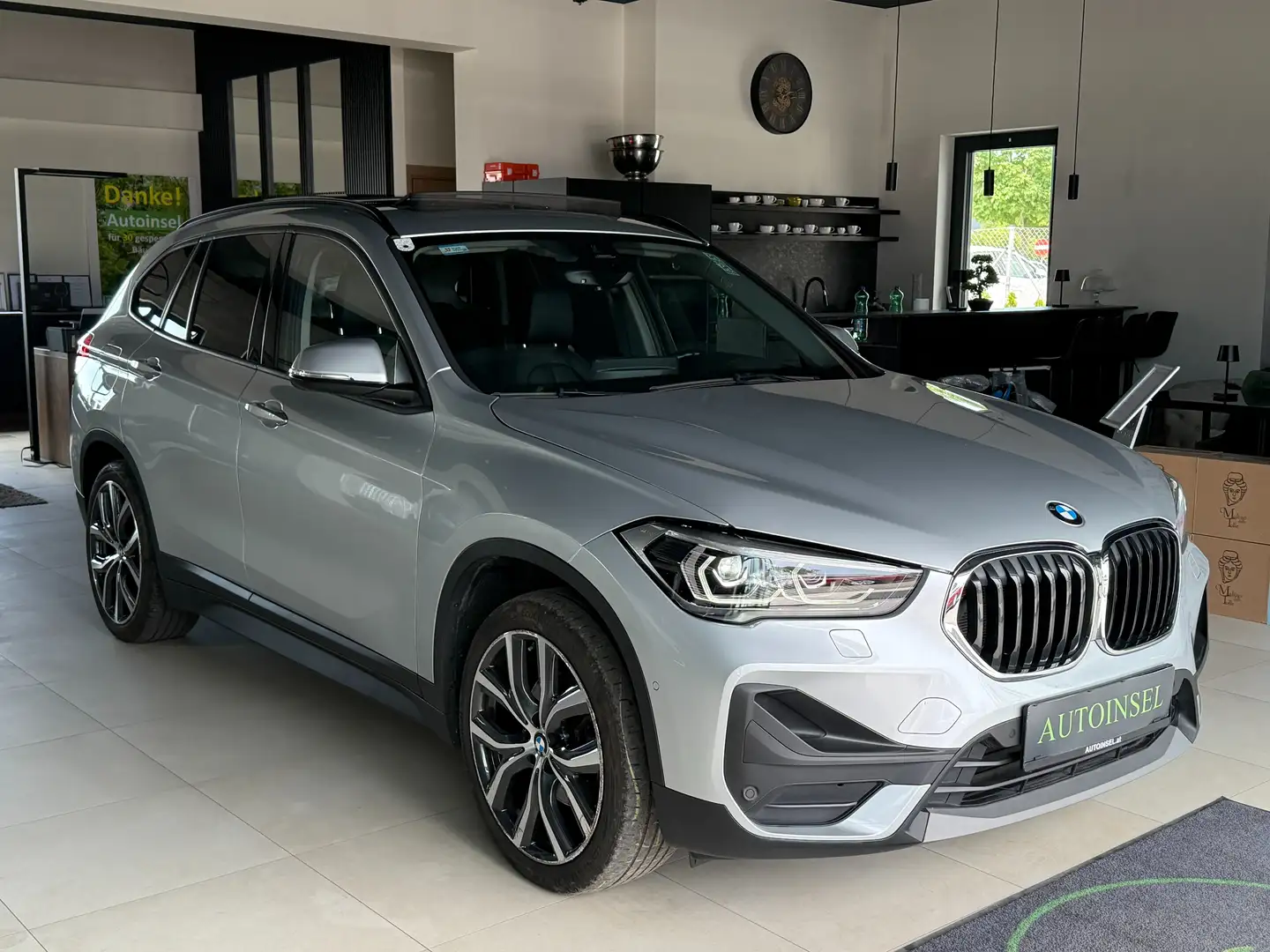 BMW X1 sDrive 18 d Advantage Grau - 2