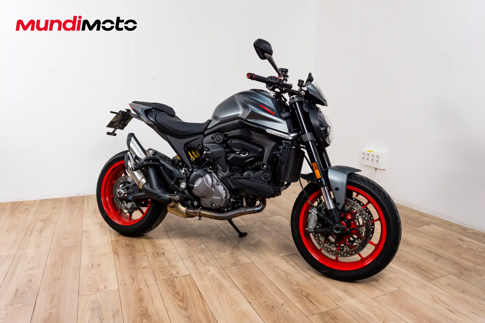 Ducati Monster 937 - 2