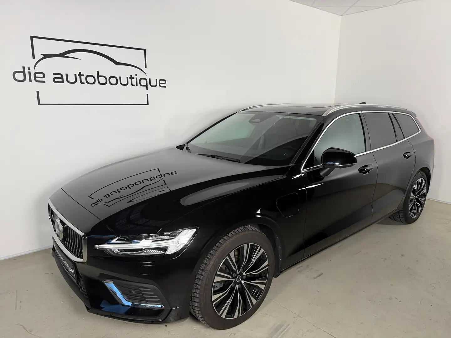 Volvo V60 T6 Ultra Bright AWD // Pano // HUD // 360° // Schwarz - 1