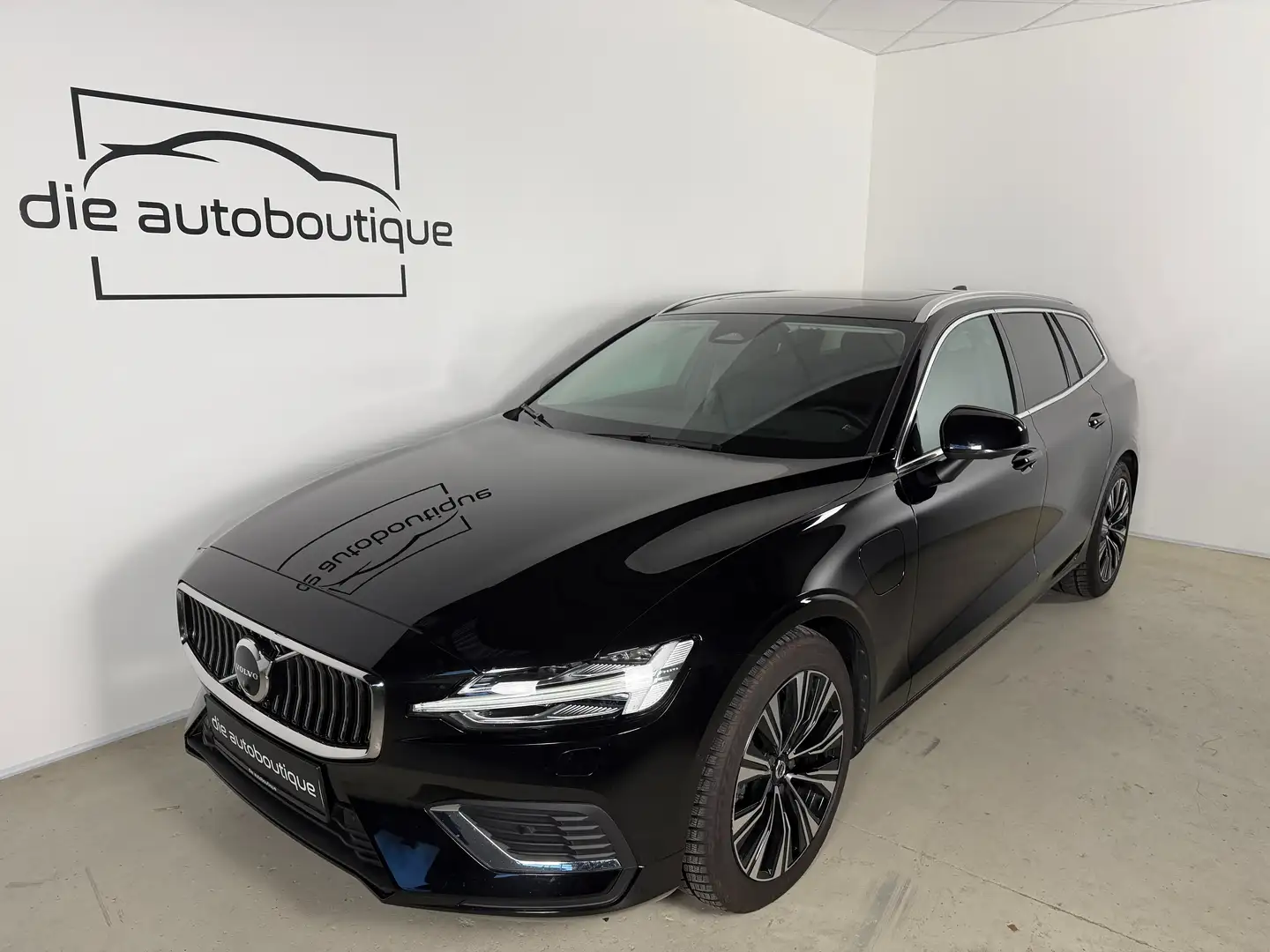 Volvo V60 T6 Ultra Bright AWD // Pano // HUD // 360° // Schwarz - 2