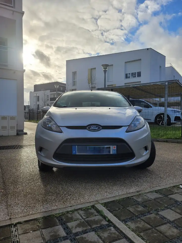 Ford Fiesta 3 portes — photo 3