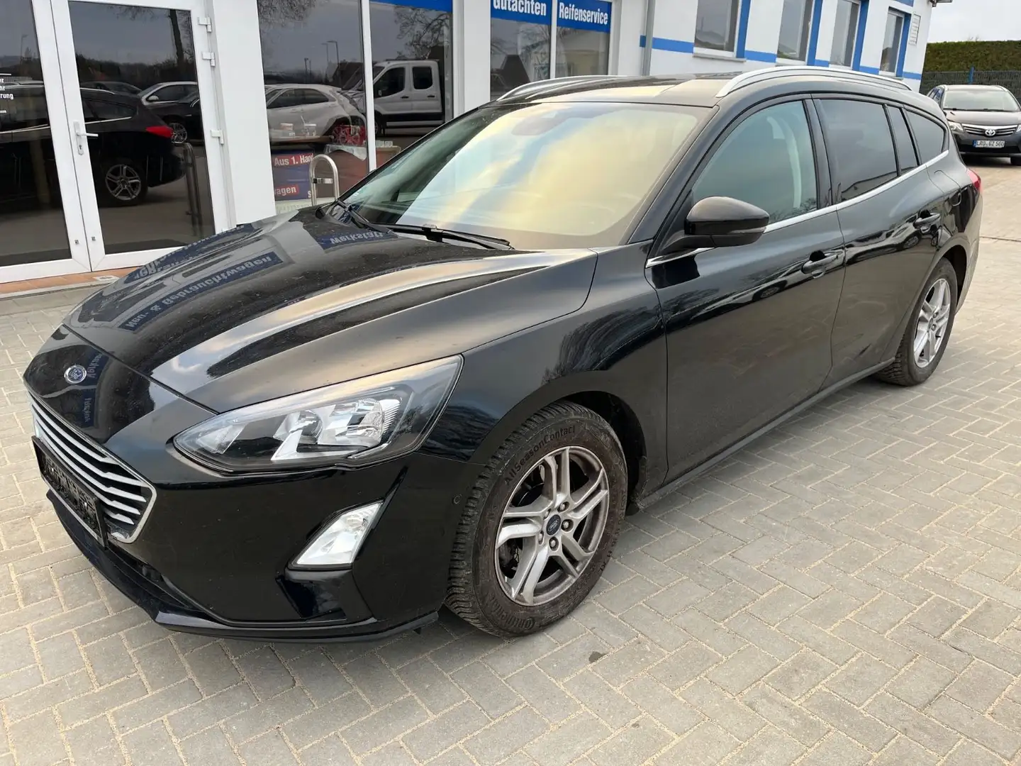 Ford Focus Turnier 1,5 TDCi*Cool & Connect*Navi/Alu Schwarz - 1