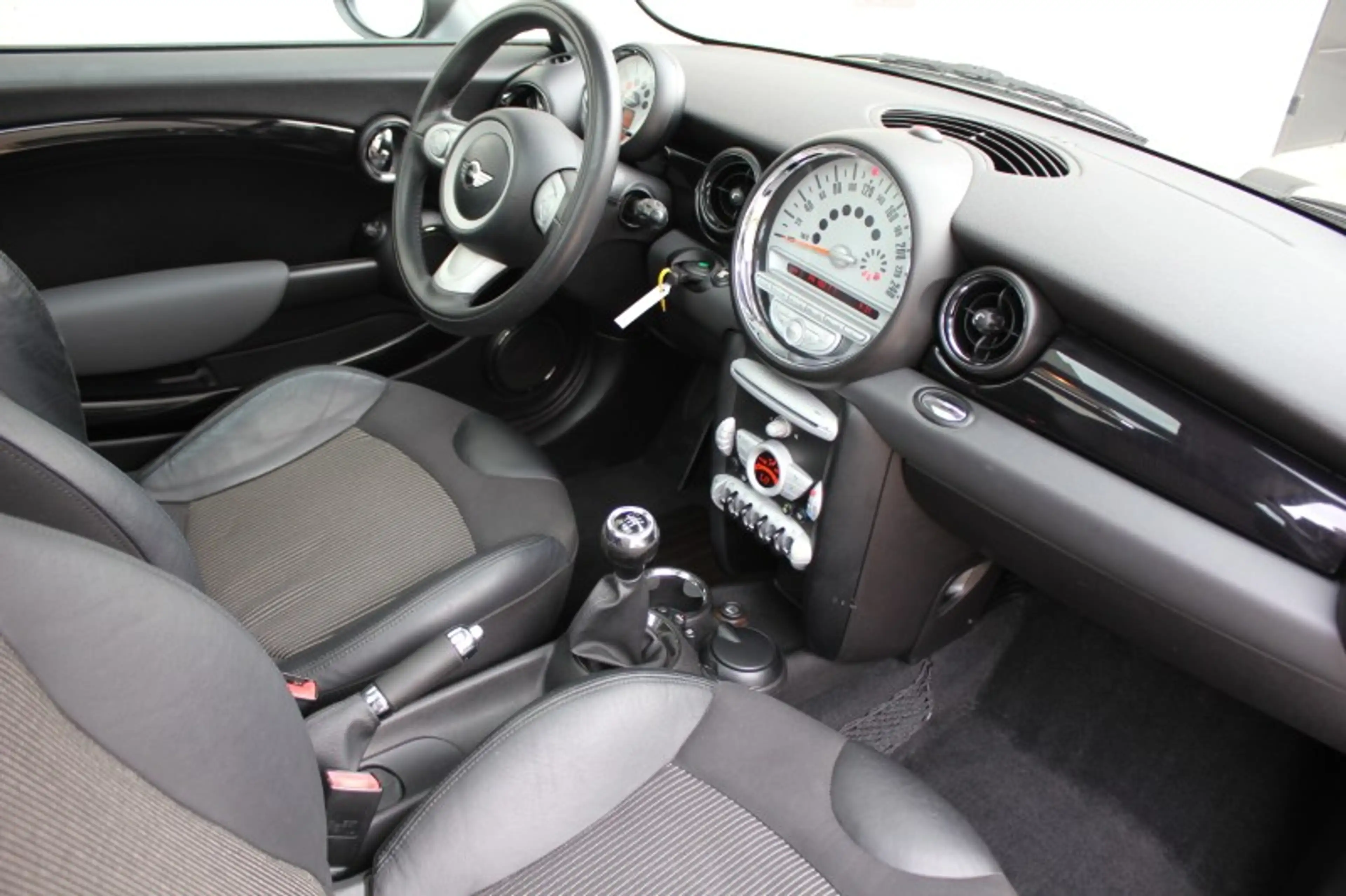 MINI Cooper Mini 1.6i Cooper/ Panodak/Zetelv./cruise control — photo 13