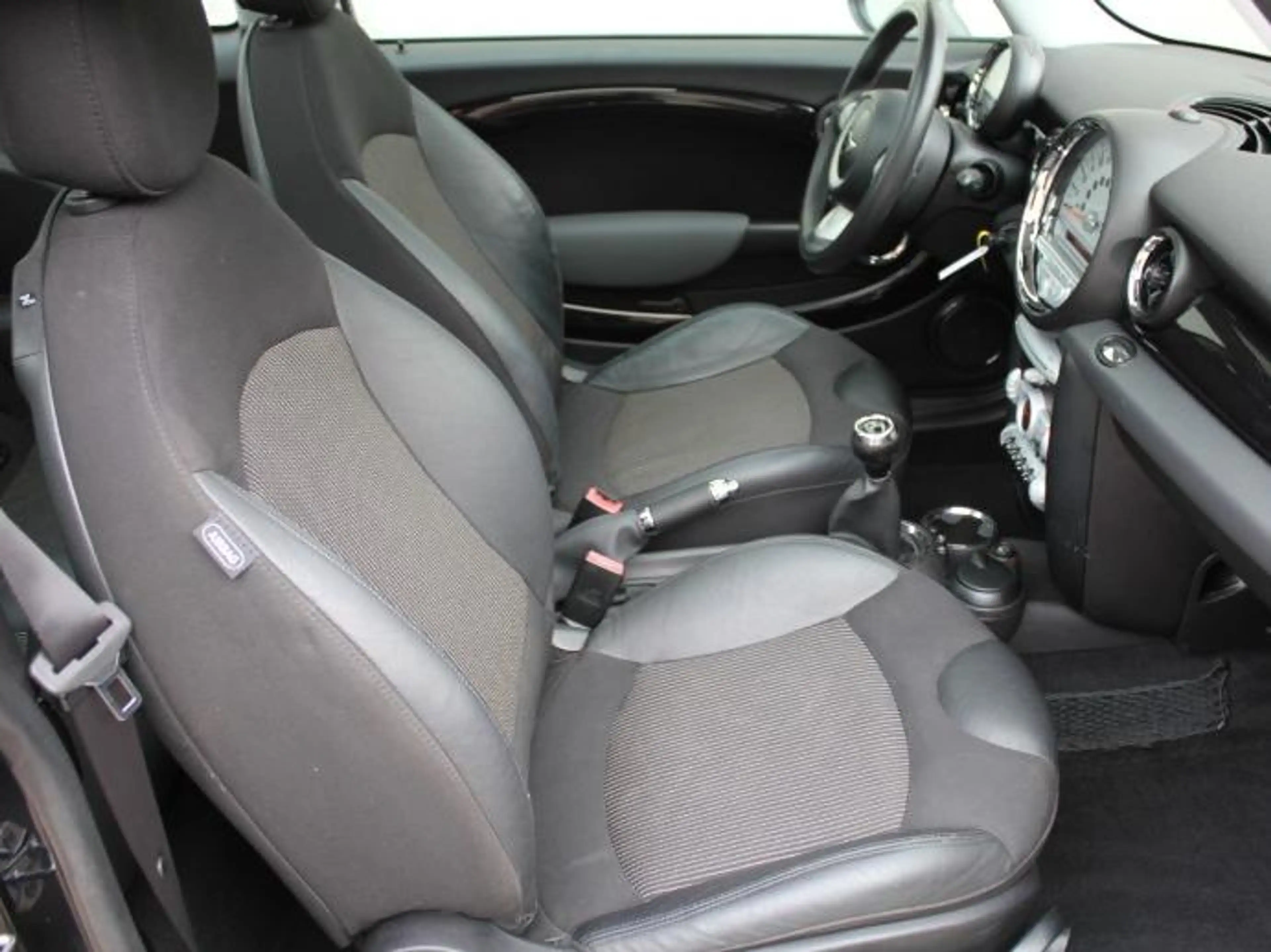 MINI Cooper Mini 1.6i Cooper/ Panodak/Zetelv./cruise control — photo 14