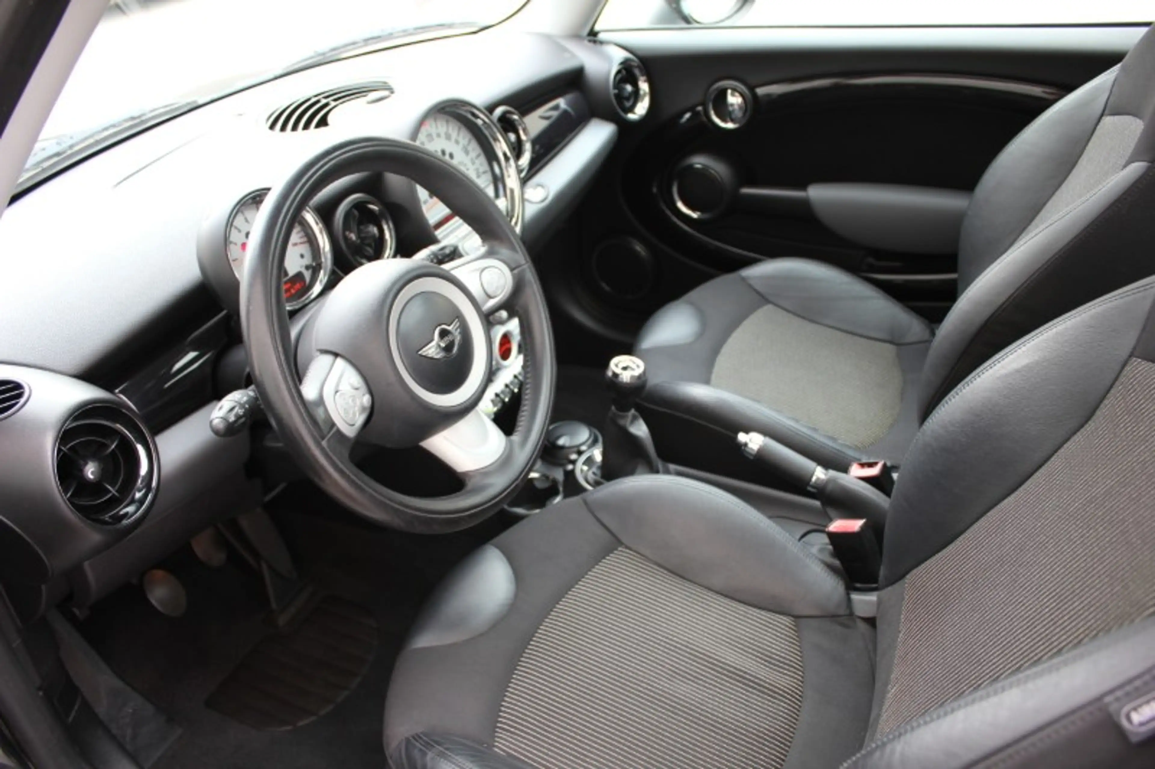 MINI Cooper Mini 1.6i Cooper/ Panodak/Zetelv./cruise control — photo 12