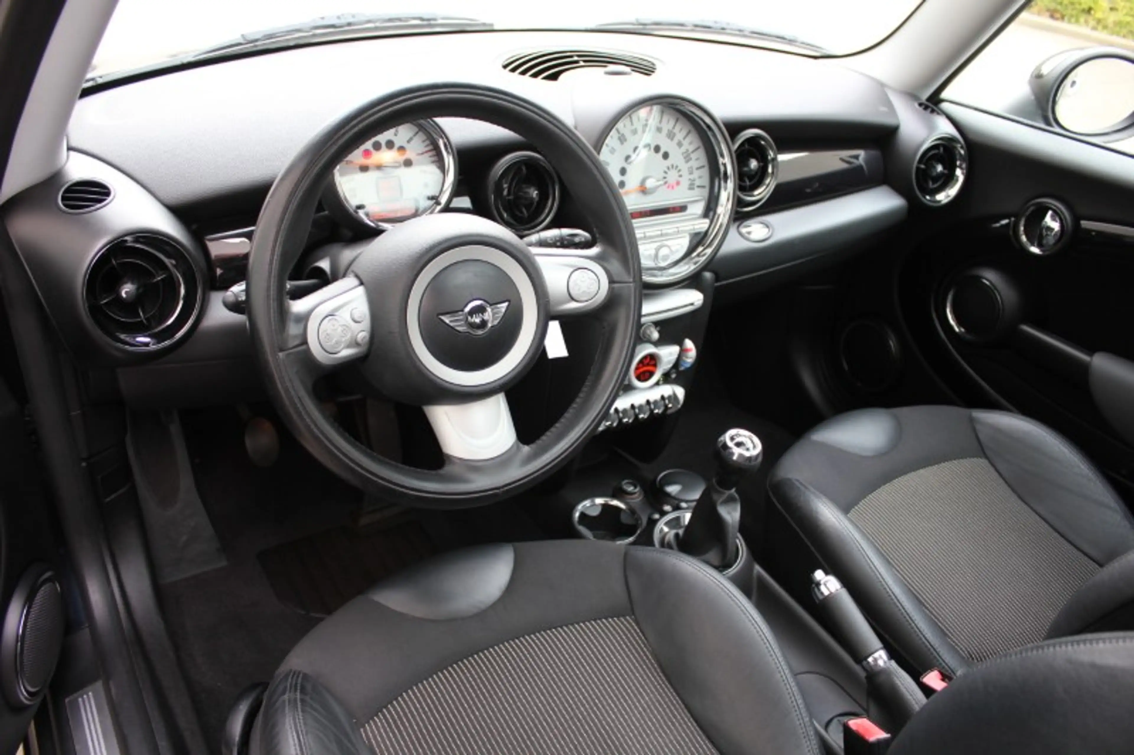 MINI Cooper Mini 1.6i Cooper/ Panodak/Zetelv./cruise control — photo 11