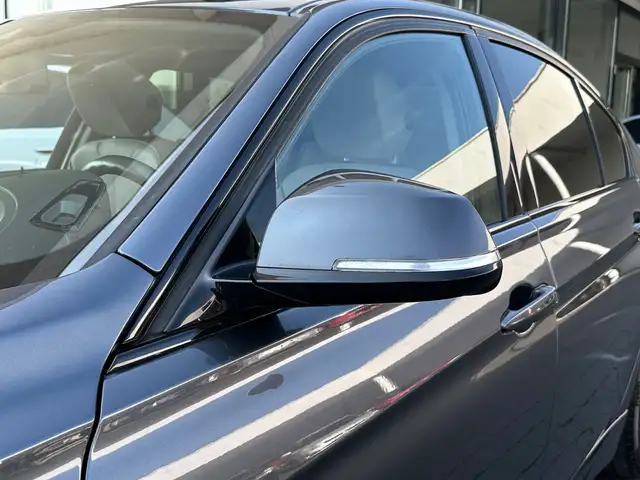 BMW 3 Series view 12