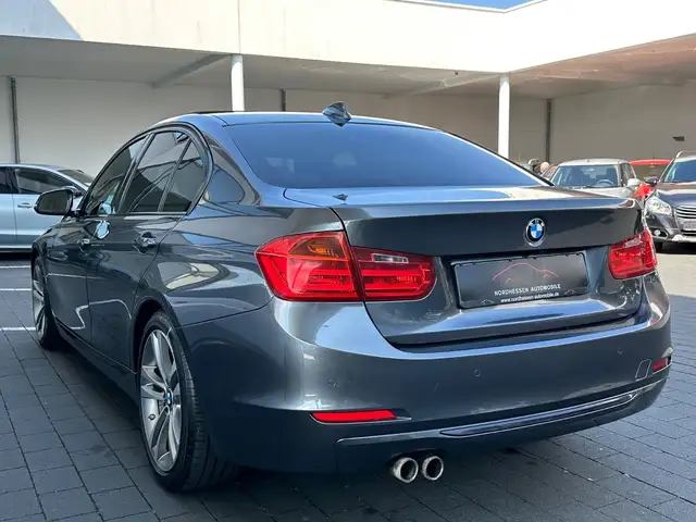 BMW 3 Series view 3