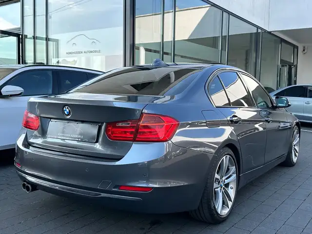 BMW 3 Series view 4