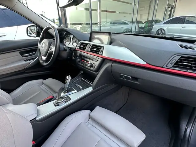 BMW 3 Series view 15