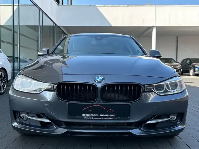 BMW 3 Series view 5