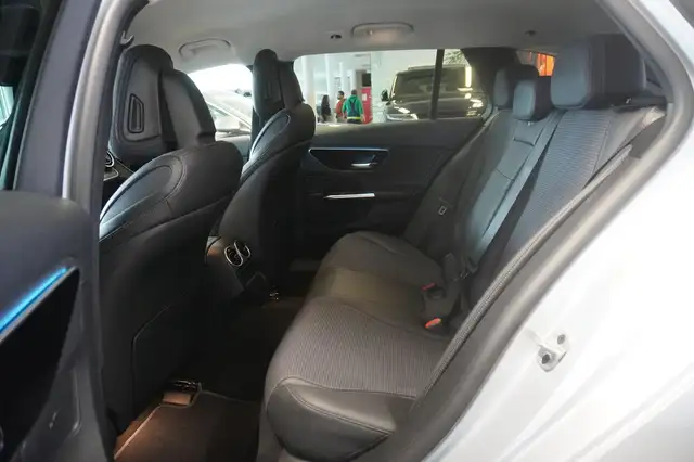 Mercedes-Benz C-Class view 9