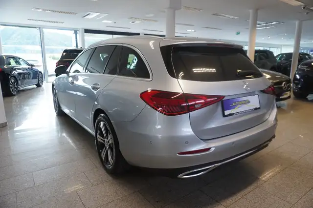 Mercedes-Benz C-Class view 4