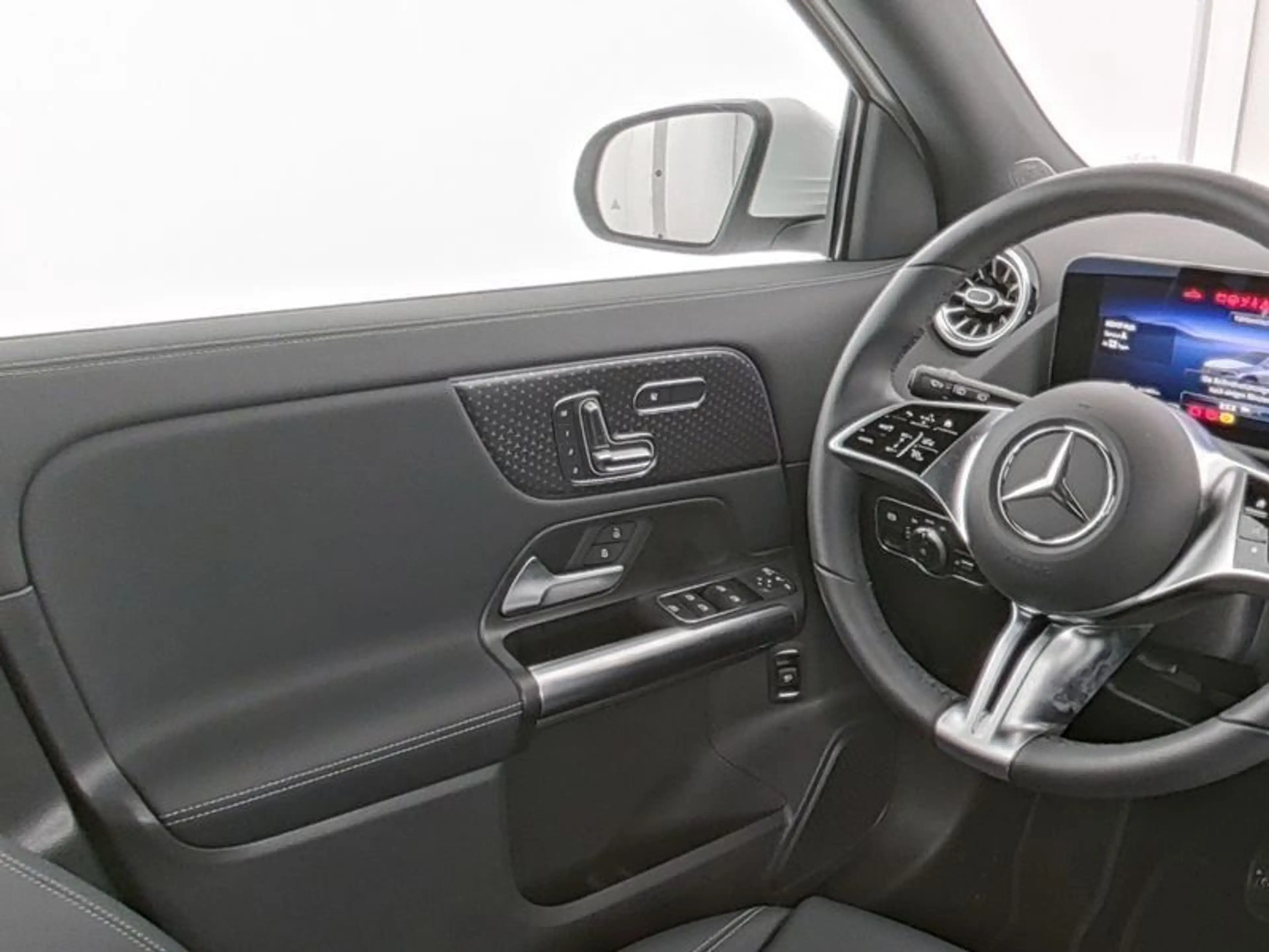 Mercedes-Benz EQA 250+ PROG-ADV MEMORY PRE-SAFE WINTER AMBIENT — photo 10