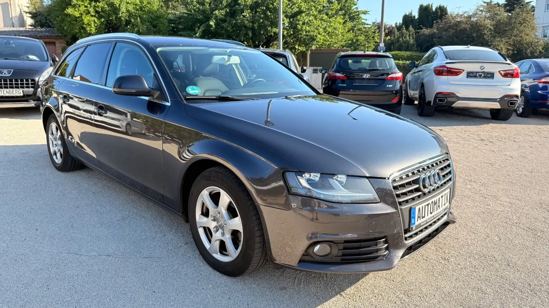 Audi A4 Avant Attraction Grau - 1