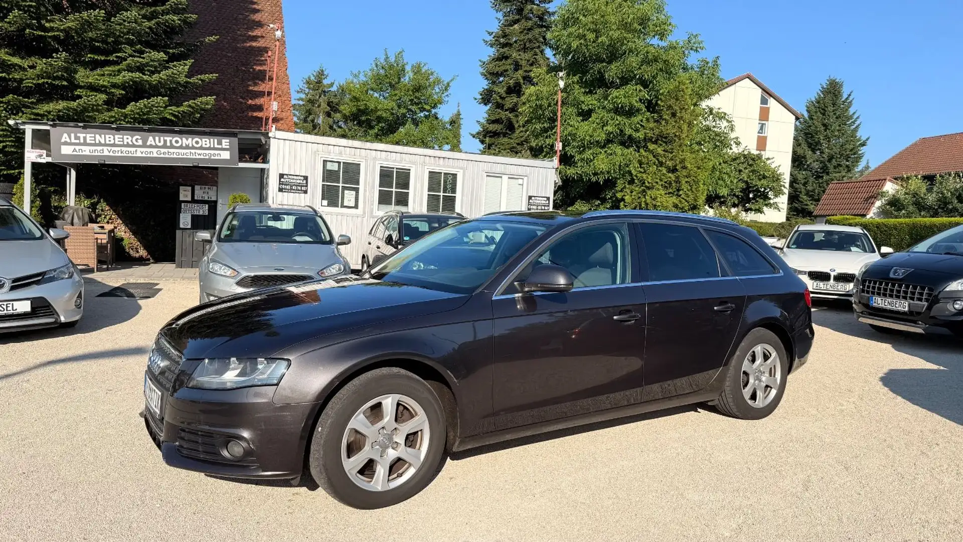 Audi A4 Avant Attraction Grau - 2