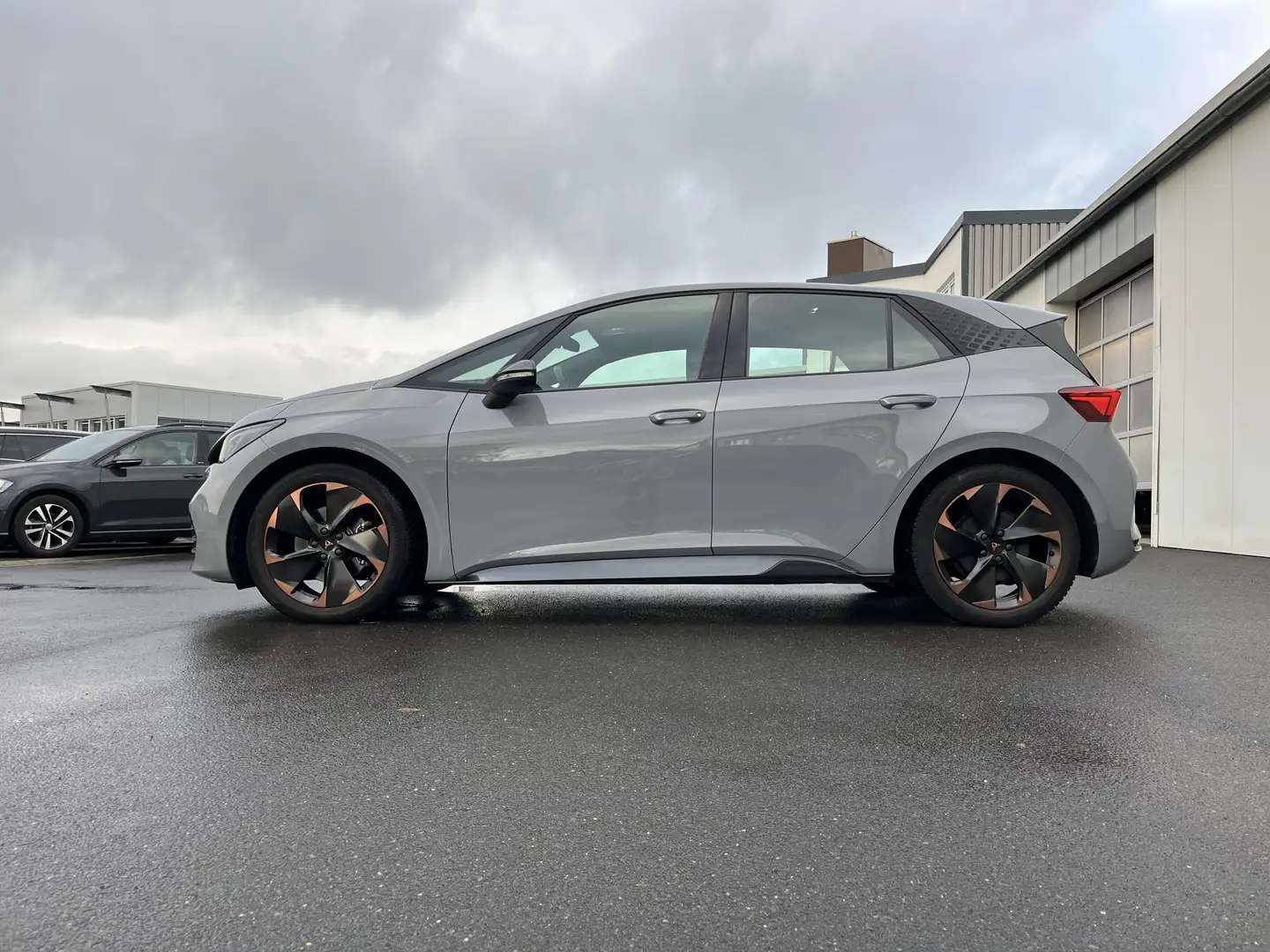 CUPRA Born 147€ m. 20% Anzahlung 62 kWh Wärmepumpe CCS Nav Gris - 2