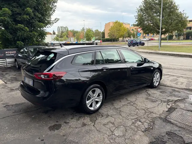 Opel Insignia view 4