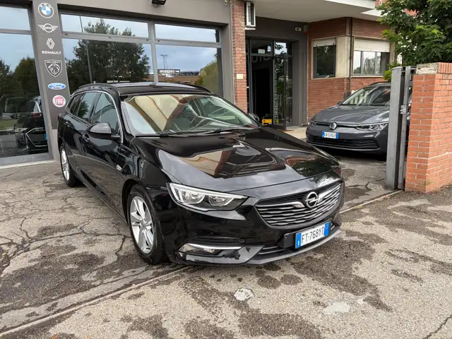Opel Insignia view 3