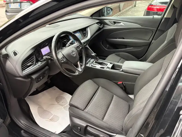 Opel Insignia view 8