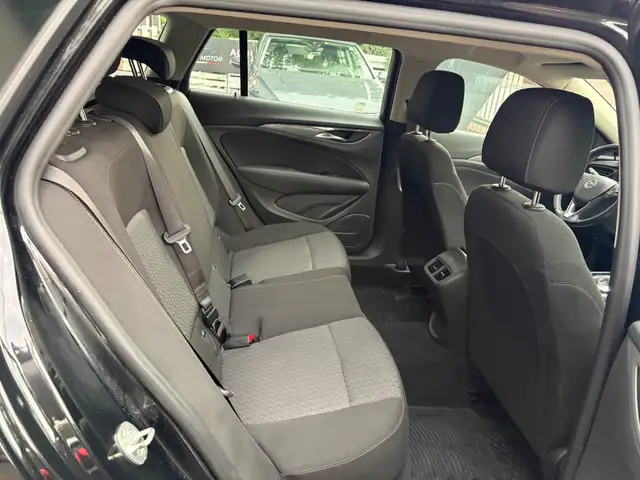 Opel Insignia view 12