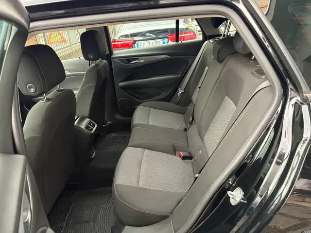 Opel Insignia view 6